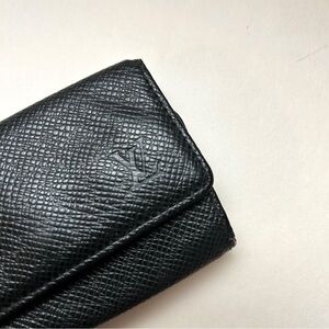 Louis Vuitton Multiclés 6 Key Holder Wallet in Black Taiga Leather EUC Authentic